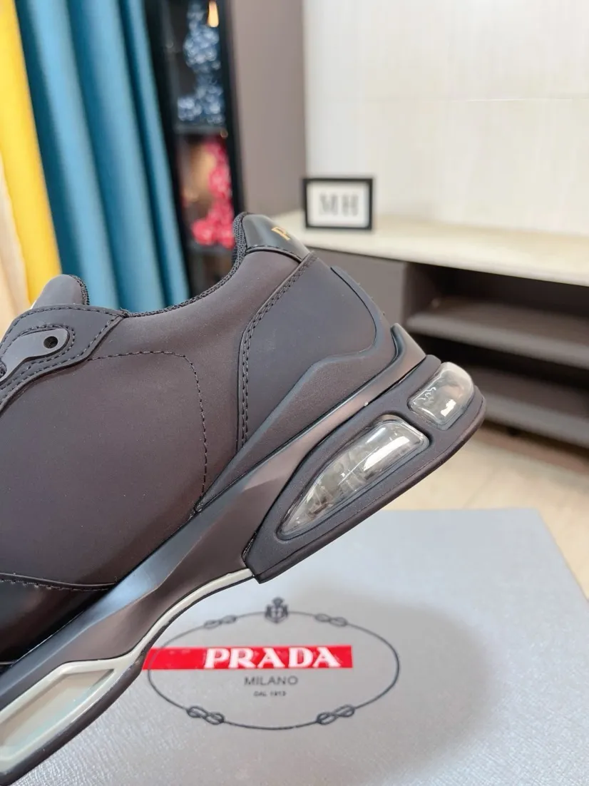 Men's shoes 💰660🌹🌹High-quality new Prada counters are launched simultaneously. The new men's shoes and 😘fabrics are selected from imported mesh and glue-spraying technology. Imported cowhide lining. 👍🏿High-end☄️Open-molded non-slip rubber outsole, exquisite lines, simple and elegant, comfortable and high-end for leisure travel. Code number: 38 to 44